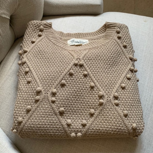 Beautiful camel coloured sweater - Picture 5 of 9